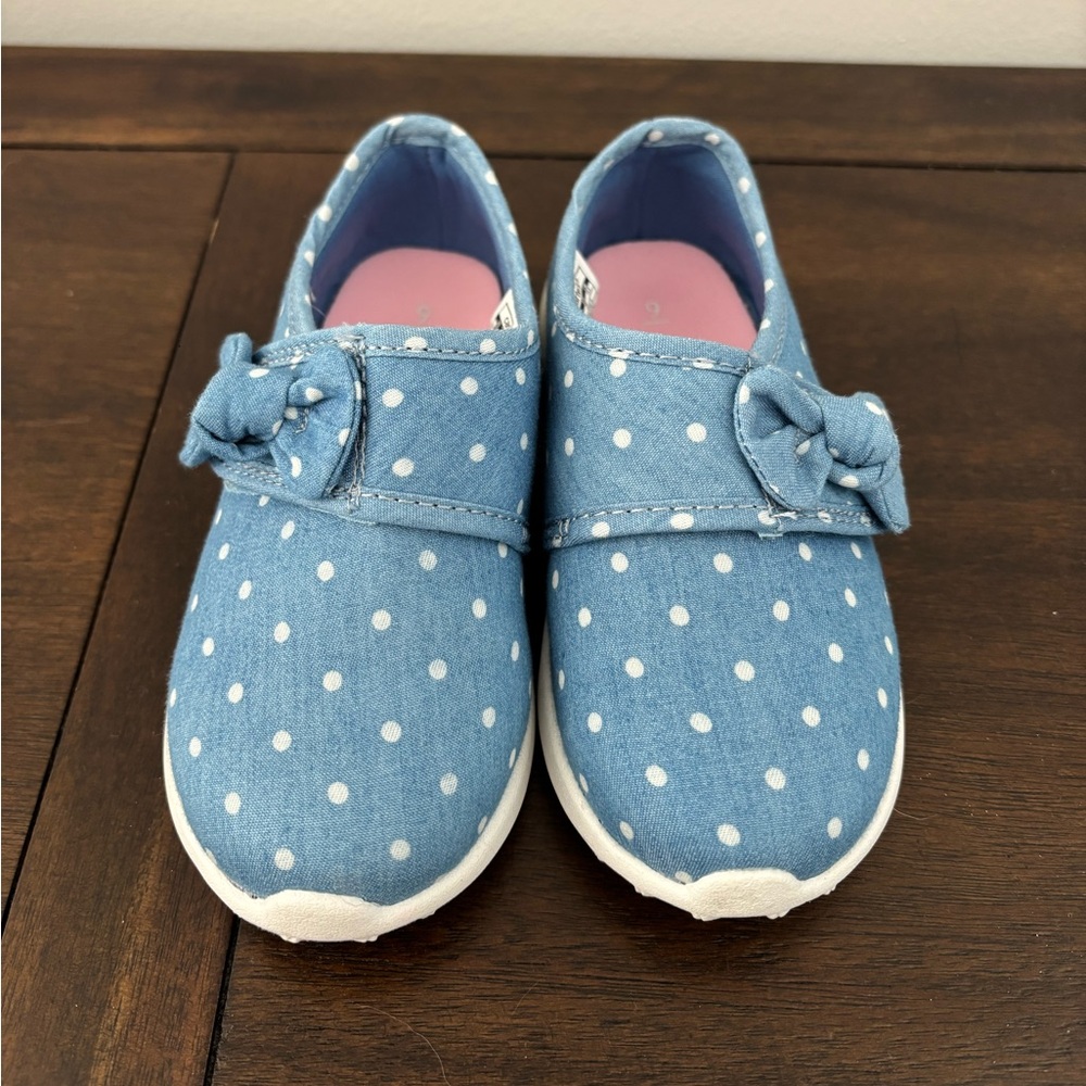 Carter’s Blue Polka Dot Bow Toddler Girl Shoes in Size 9